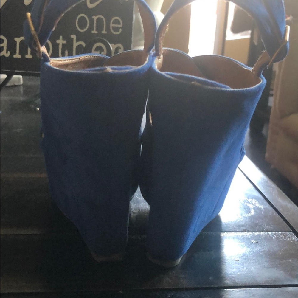 Shoes - Picture 3 of 4